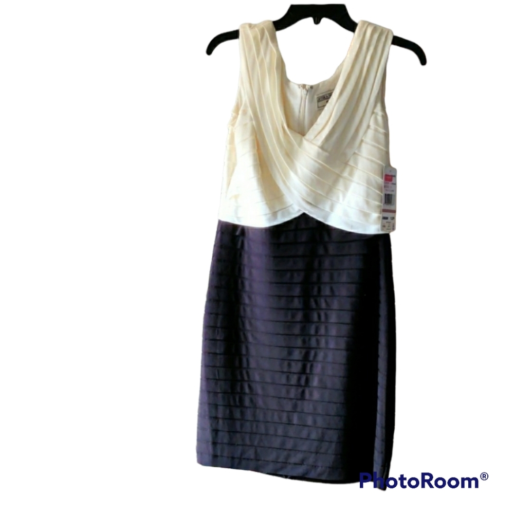 Jessica Howard 12P knee length cream/black horizontal pleated cocktail dress
